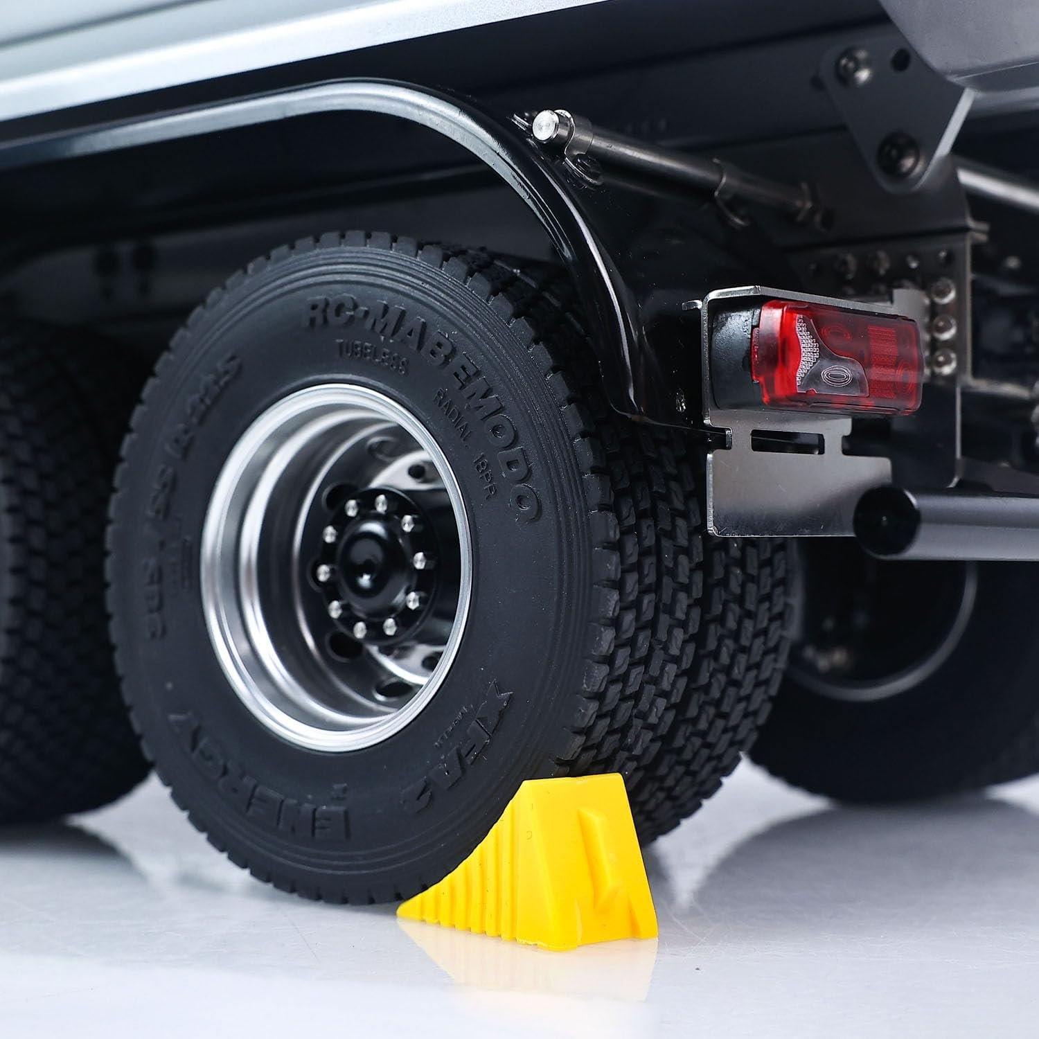 Double E 1/14 8X8 Remote Control Hydraulic Dump Truck || Metal Head - Image 12